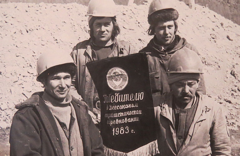 Бригада В.В. Гильгенберга СМП-591 – победители всесоюзного соцсоревнования. 1983 г.