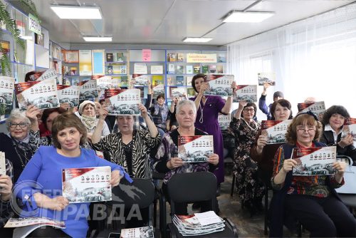 Презентация фотокниги «Из истории не близких времён», 2023 г. Фото службы новостей «СП»