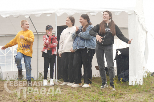 Инклюзивный фестиваль «Паруса духа» на озере Люксюгун, 4 августа 2024 г. Фото Екатерины Поздеевой и службы новостей «СП»