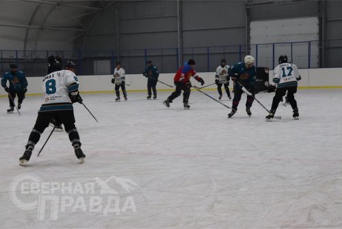 Ледовый каток, Новая Чара, декабрь 2022 г. Фото Екатерины Поздеевой