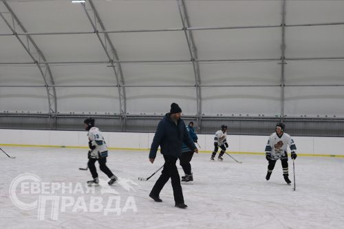Ледовый каток, Новая Чара, декабрь 2022 г. Фото Екатерины Поздеевой