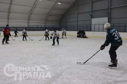 Ледовый каток, Новая Чара, декабрь 2022 г. Фото Екатерины Поздеевой