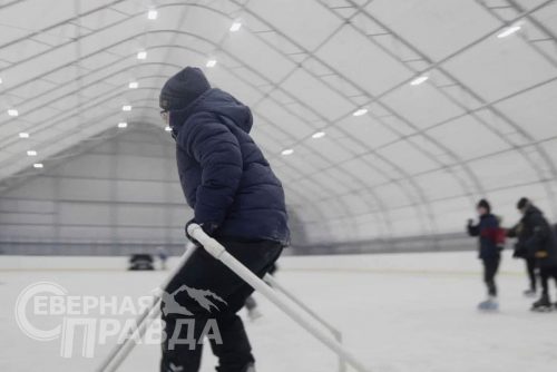 Ледовый каток, Новая Чара, декабрь 2022 г. Фото Екатерины Поздеевой
