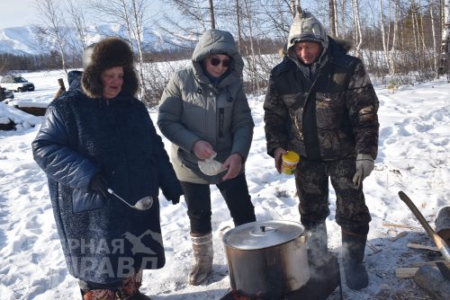 Варим уху. Зимняя рыбалка 2023, озеро Банное. Фото Татьяны Шарковой