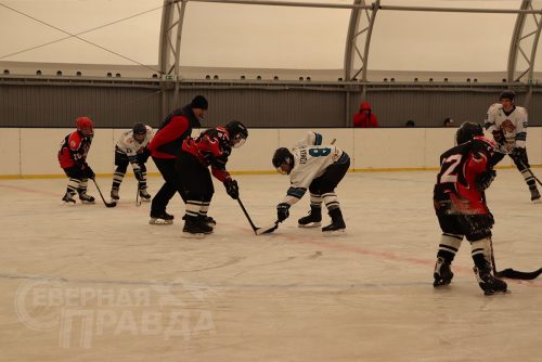 «Удоканские медведи» против «Удоканских волков». Фото службы новостей «СП»