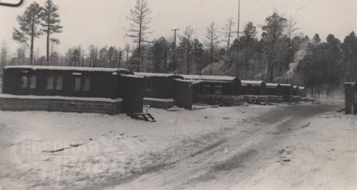 Первые жилые вагончики мехколонны №132. Ноябрь 1981 г. Фото предоставлено Татьяной Шарковой