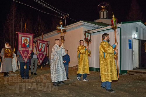 Торжественное пасхальное богослужение, храм апостола Андрея Первозванного, 20 апреля 2025 г. Фото службы новостей «СП»