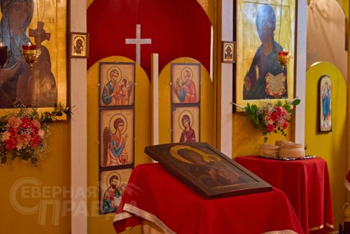 Торжественное пасхальное богослужение, храм апостола Андрея Первозванного, 20 апреля 2025 г. Фото службы новостей «СП»