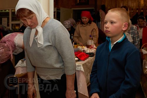 Торжественное пасхальное богослужение, храм апостола Андрея Первозванного, 20 апреля 2025 г. Фото службы новостей «СП»