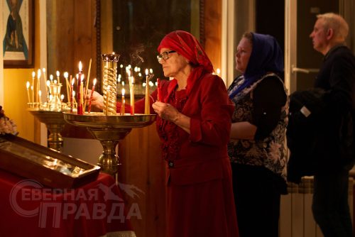 Торжественное пасхальное богослужение, храм апостола Андрея Первозванного, 20 апреля 2025 г. Фото службы новостей «СП»