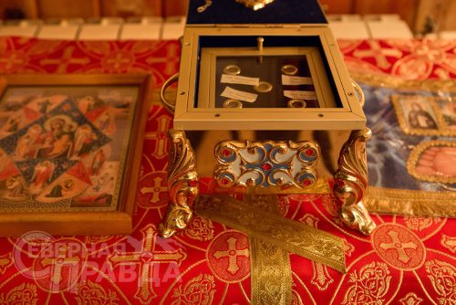 Торжественное пасхальное богослужение, храм апостола Андрея Первозванного, 20 апреля 2025 г. Фото службы новостей «СП»