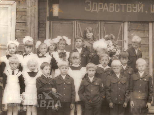 Ученики Чистяковой Н. П., 1 сентября 1988 г. Фото из архивов Каларского музея