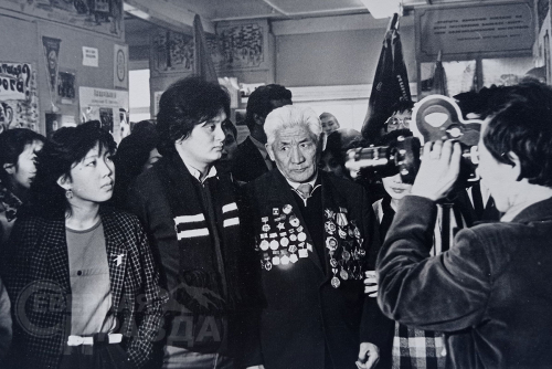 1986 год. Монгольская делегация в составе агитпоезда «Комсомольская правда» в нашем музее. Фото из архивов Каларского музея