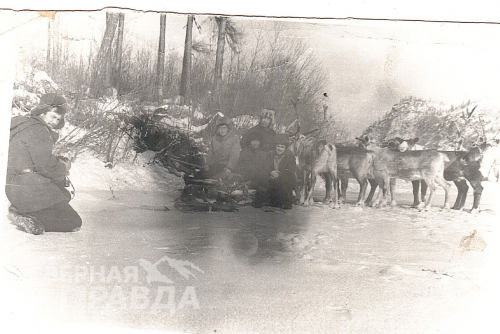 Беляев Борис с друзьями, с.Чара, 1980 г. Фото из архива Беляевой Е.Л.