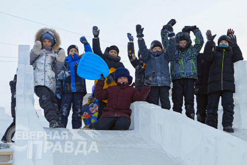 Открытие ледового городка 8 декабря 2024 в Новой Чаре. Фото Екатерины Поздеевой