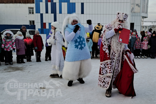 Открытие ледового городка 8 декабря 2024 в Новой Чаре. Фото Екатерины Поздеевой