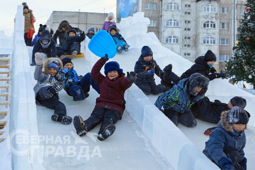 Открытие ледового городка 8 декабря 2024 в Новой Чаре. Фото Екатерины Поздеевой