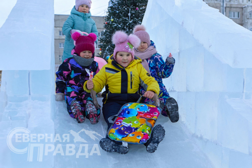 Открытие ледового городка 8 декабря 2024 в Новой Чаре. Фото Екатерины Поздеевой