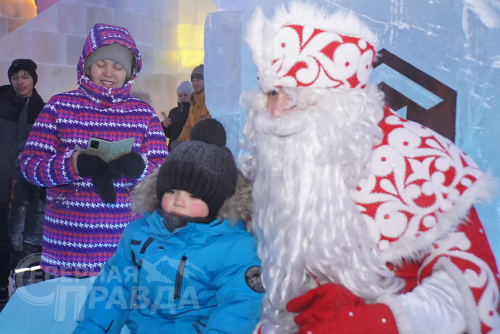 Открытие ледового городка 8 декабря 2024 в Новой Чаре. Фото Екатерины Поздеевой