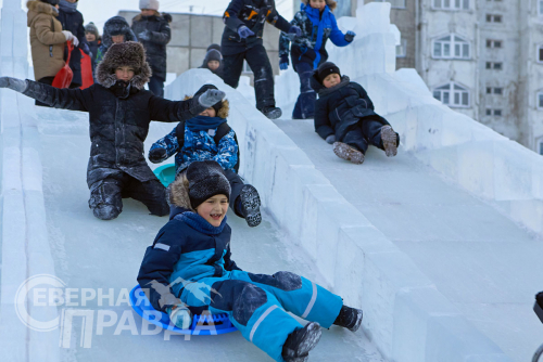 Открытие ледового городка 8 декабря 2024 в Новой Чаре. Фото Екатерины Поздеевой