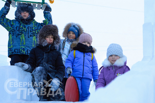 Открытие ледового городка 8 декабря 2024 в Новой Чаре. Фото Екатерины Поздеевой