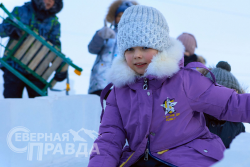 Открытие ледового городка 8 декабря 2024 в Новой Чаре. Фото Екатерины Поздеевой