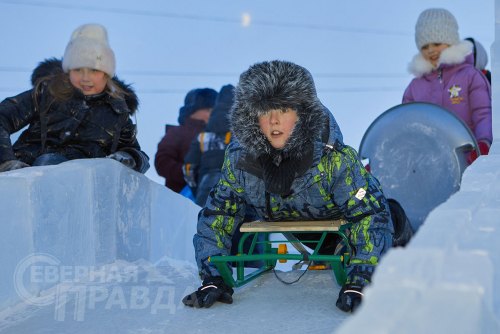 Открытие ледового городка 8 декабря 2024 в Новой Чаре. Фото Екатерины Поздеевой