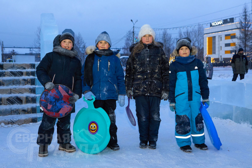 Открытие ледового городка 8 декабря 2024 в Новой Чаре. Фото Екатерины Поздеевой