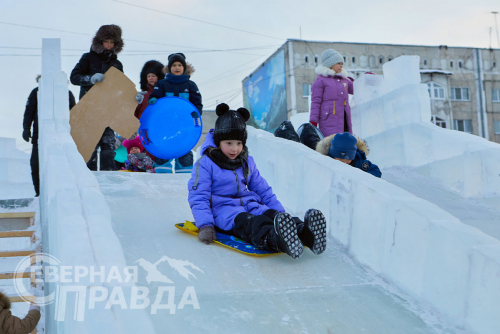 Открытие ледового городка 8 декабря 2024 в Новой Чаре. Фото Екатерины Поздеевой