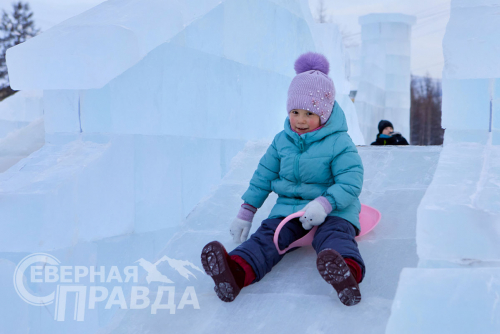 Открытие ледового городка 8 декабря 2024 в Новой Чаре. Фото Екатерины Поздеевой