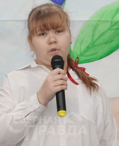 Конкурс чтецов «Мир, добро и красота» в Новочарской СОШ № 2. Фото Екатерины Поздеевой