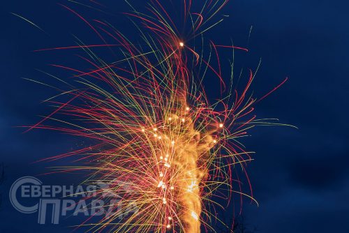 Торжественный салют, 9 мая 2025 г. Фото службы новостей «СП»
