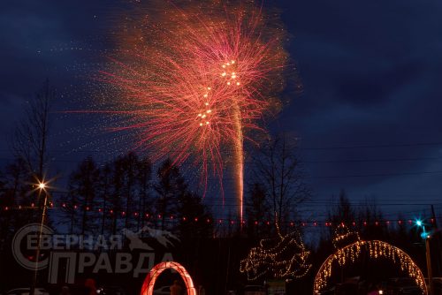 Торжественный салют, 9 мая 2025 г. Фото службы новостей «СП»