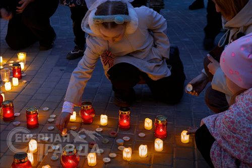 Акция «Свеча Памяти», 9 мая 2025 г. Фото службы новостей «СП» и Екатерины Поздеевой