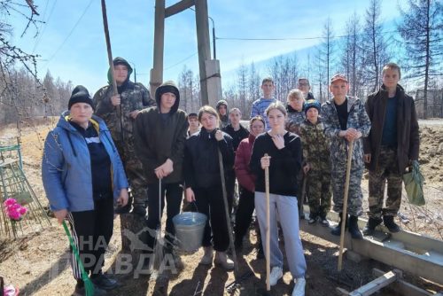 Акция по уборке воинских захоронений, 24-25 апреля 2025 г. Фото службы новостей «СП»
