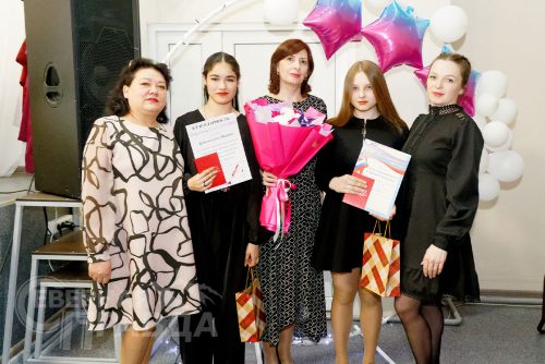 Выпускной 2025 в Новочарской детской школе искусств. Фото Екатерины Поздеевой