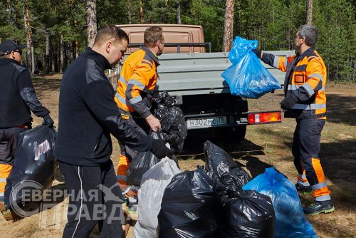 Экологическая акция по уборке мусора, 9 августа 2025 г. Фото службы новостей «СП»