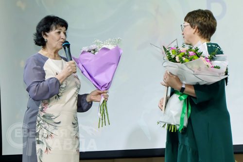 Праздничный концерт к 25-летию преподавательской и творческой деятельности Олеси Анатольевны Беляевой. Новочарская ДШИ, 25 октября 2025 г. Фото Екатерины Поздеевой