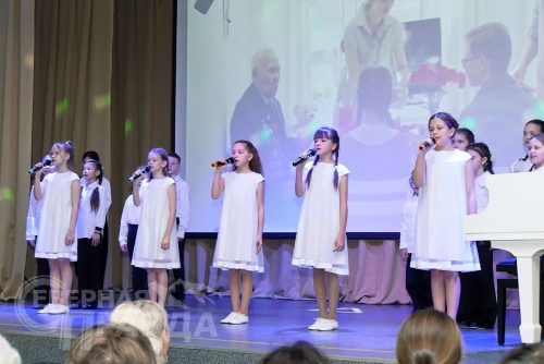 Праздничный концерт к 25-летию преподавательской и творческой деятельности Олеси Анатольевны Беляевой. Новочарская ДШИ, 25 октября 2025 г. Фото Екатерины Поздеевой