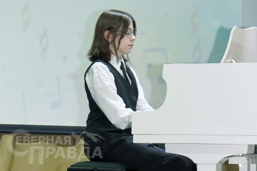 Праздничный концерт к 25-летию преподавательской и творческой деятельности Олеси Анатольевны Беляевой. Новочарская ДШИ, 25 октября 2025 г. Фото Екатерины Поздеевой