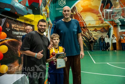 Баскетбольный турнир «Медный мяч» на кубок «Удоканской меди». 31 октября - 1 ноября 2025 г. Фото службы новостей «СП»