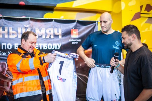 Баскетбольный турнир «Медный мяч» на кубок «Удоканской меди». 31 октября - 1 ноября 2025 г. Фото службы новостей «СП»