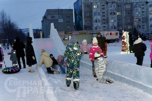 Ледовый городок, Новая Чара, декабрь 2025 г. Фото Екатерины Поздеевой