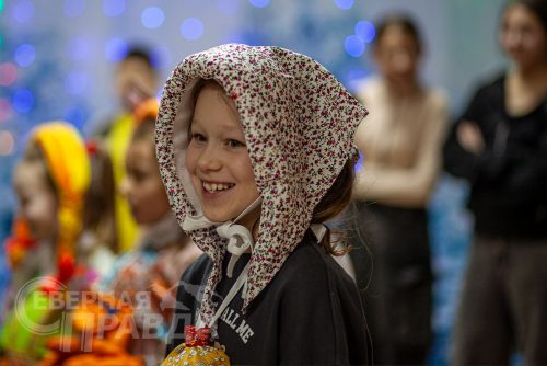 Новогодний утренник театра кукол «Тридевятое царство». Каларский округ, декабрь 2025 г. Фото службы новостей «СП»