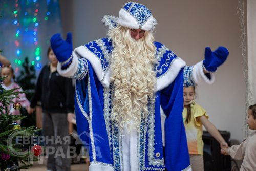 Новогодний утренник театра кукол «Тридевятое царство». Каларский округ, декабрь 2025 г. Фото службы новостей «СП»