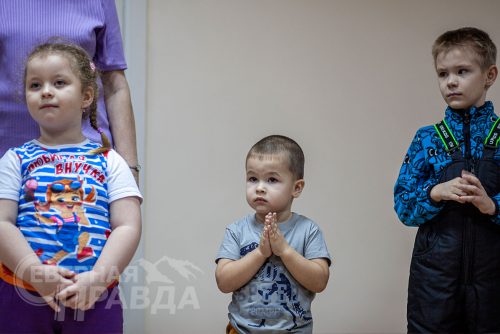 Новогодний утренник театра кукол «Тридевятое царство». Каларский округ, декабрь 2025 г. Фото службы новостей «СП»