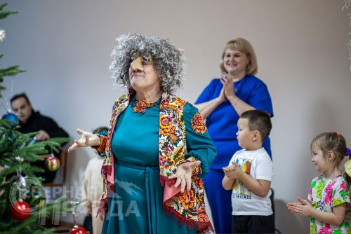 Новогодний утренник театра кукол «Тридевятое царство». Каларский округ, декабрь 2025 г. Фото службы новостей «СП»