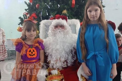 Ёлка главы. Новочарская СОШ №2, 26 декабря 2025 г. Фото службы новостей «СП»