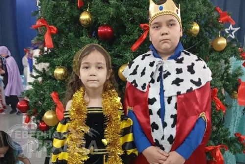 Ёлка главы. Новочарская СОШ №2, 26 декабря 2025 г. Фото службы новостей «СП»