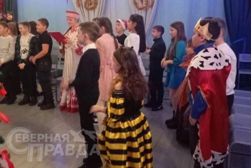 Ёлка главы. Новочарская СОШ №2, 26 декабря 2025 г. Фото службы новостей «СП»